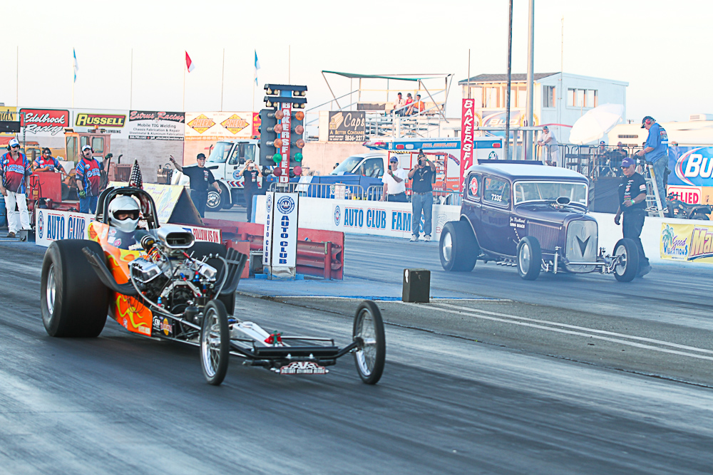 Jeff Crider at the line next to Bill Workman in the final round of NE II